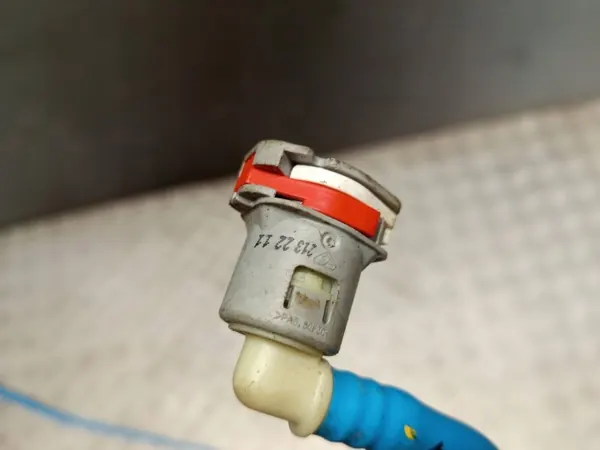 BMW OE 8740561 Conducto de Combustible para M2 image 10
