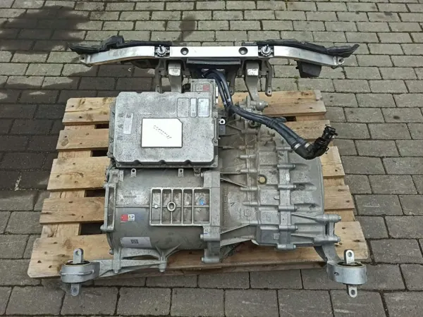 Porsche Taycan 4S Bakdrivning Motor OEM Begagnad 25 000 km image 2