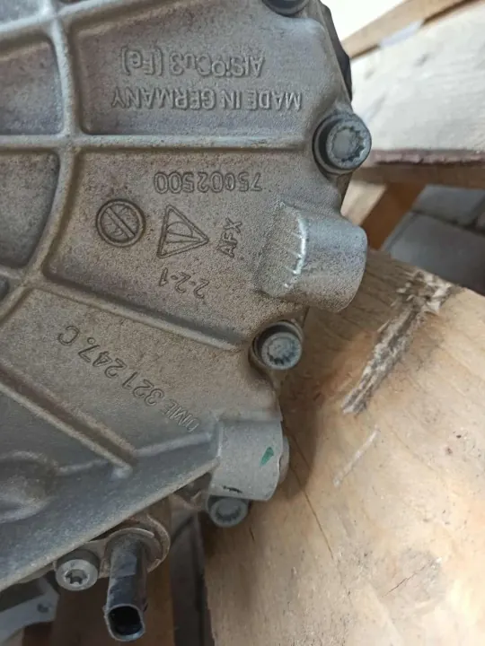 Porsche Taycan 4S Bakdrivning Motor OEM Begagnad 25 000 km image 10