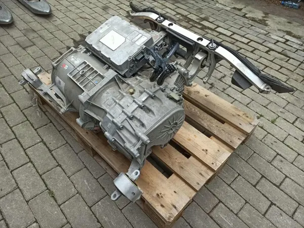 Porsche Taycan 4S Bakdrivning Motor OEM Begagnad 25 000 km image 3