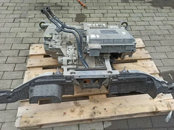 Porsche Taycan 4S Bakdrivning Motor OEM Begagnad 25 000 km image 4