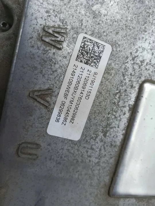 Porsche Taycan 4S Bakdrivning Motor OEM Begagnad 25 000 km image 5