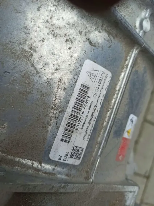 Porsche Taycan 4S Bakdrivning Motor OEM Begagnad 25 000 km image 7