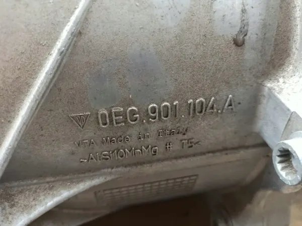 Porsche Taycan 4S Bakdrivning Motor OEM Begagnad 25 000 km image 8