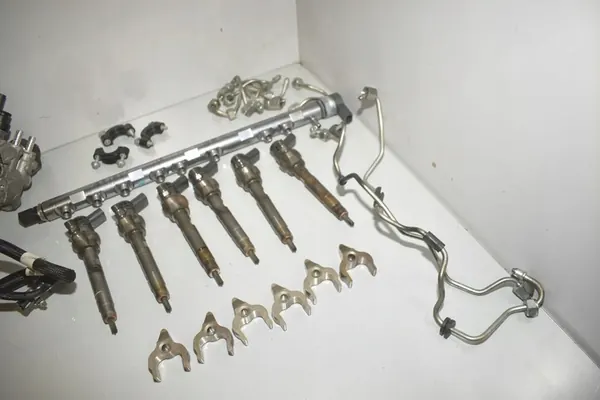 BMW 3 F31 330d Brandstofinjectieset OEM 7823463 image 4