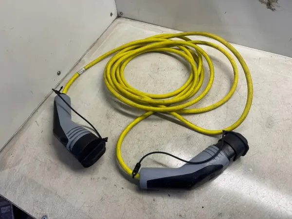 Câble de charge VW Audi OEM 12E971675AB image 2