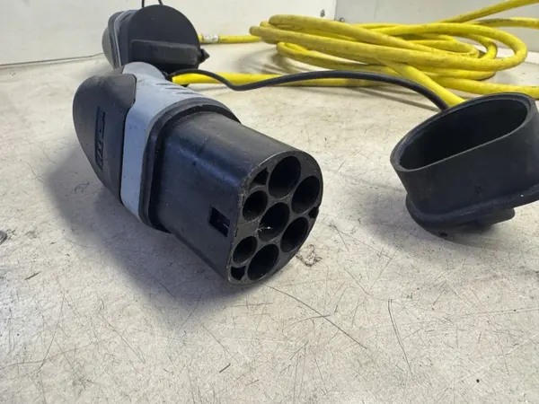 Câble de charge VW Audi OEM 12E971675AB image 3