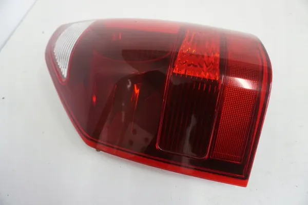 Luz Trasera Izquierda Mitsubishi Pajero 2004 image 4