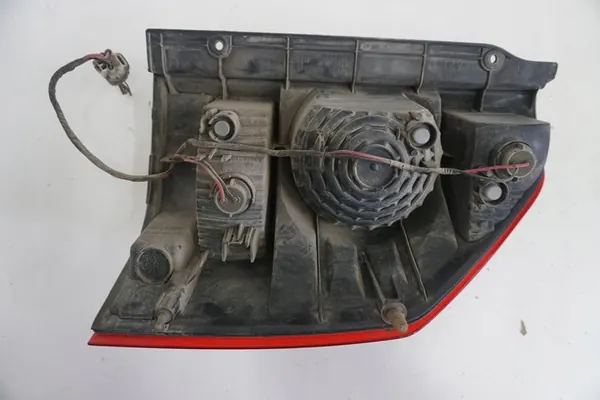 Luz Trasera Izquierda Mitsubishi Pajero 2004 image 5