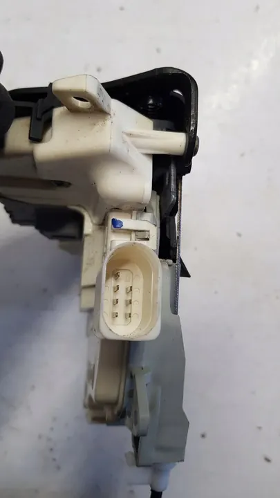 AUDI A6 C7 AVANT VÄNSTER BAKDÖRRSLOCK 8J1837015C image 9