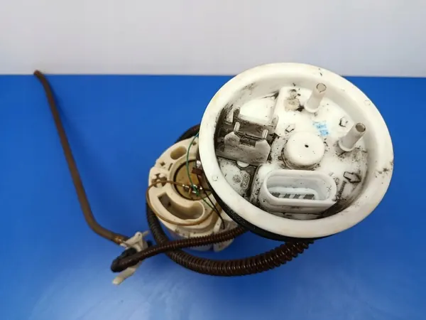 AUDI A4 B5 2.0 ALT Brandstofpomp 8E0919051B image 2