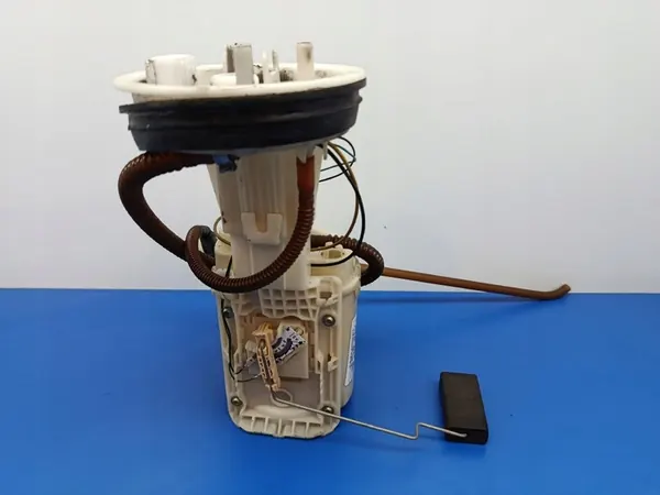 AUDI A4 B5 2.0 ALT Brandstofpomp 8E0919051B image 4