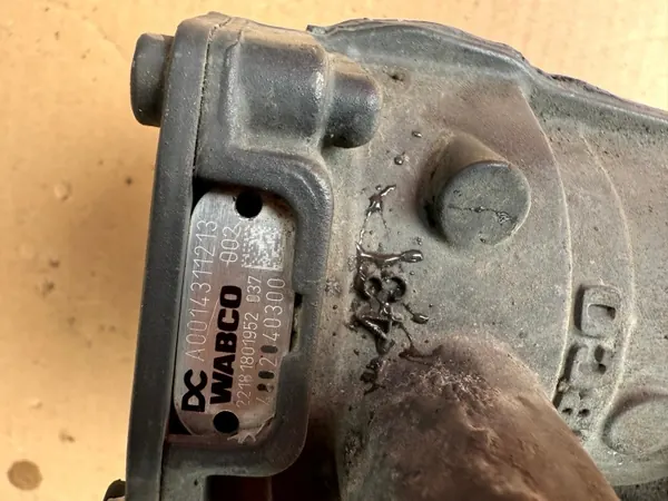 Wabco Bremsventil OEM A0014311213 für Mercedes Actros image 3