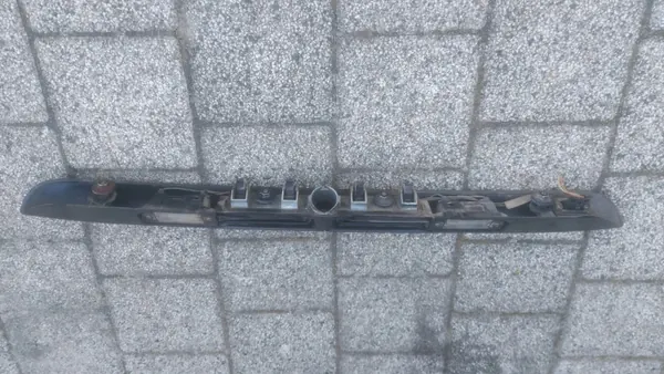 OEM 3B0827757 Moldura Maletero VW Passat B5 96-01 image 3