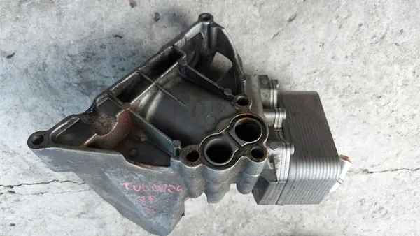 VW Touareg II 3.6 FSI Olje Filter Fäste image 3