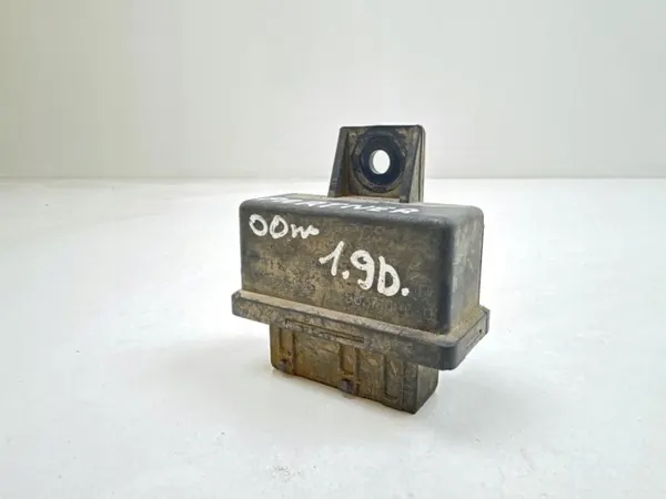 Peugeot Partner Insprutningspumpsstyrenhet OEM 9627109680 image 2