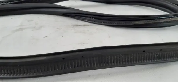 Junta de maletero Jeep OE 1206088967 para Grand Cherokee WL image 4