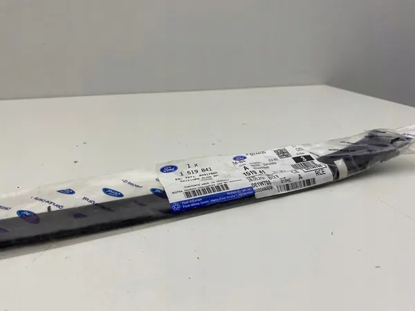 Ford OE 1519841 window seal image 3