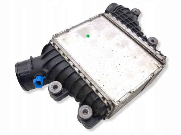 Land Rover Evoque II 2021 Intercooler OEM GJ329L440AD image 3