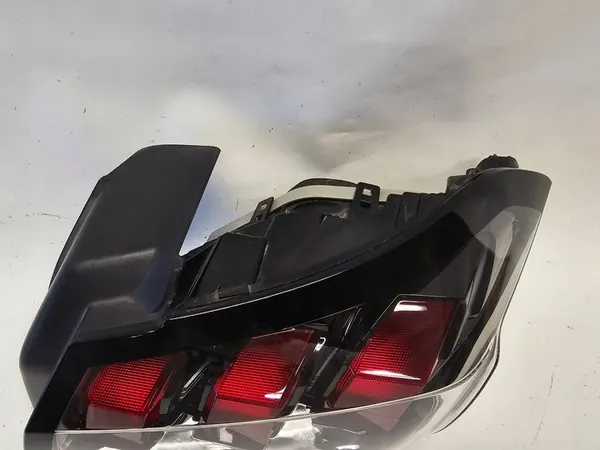 Luz trasera derecha Peugeot 208 II 2019+ OEM 9823216580 image 6