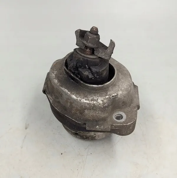 BMW X3 E83 3.0d Supporto Motore Originale 22113414584 image 3