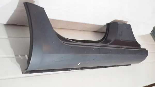 Skoda Octavia Mk3 2015 Oikea Keskipilari image 2