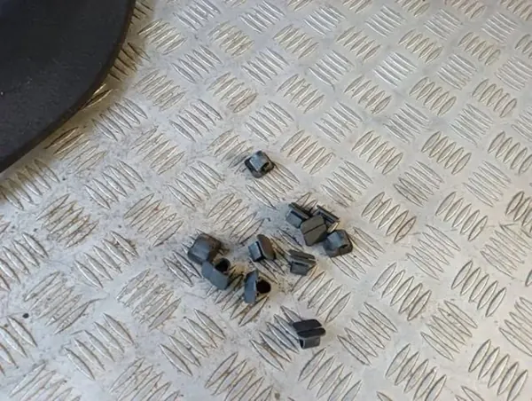 VW TOURAN 2014 Motorhaubenisolierung 1T0863831G image 4