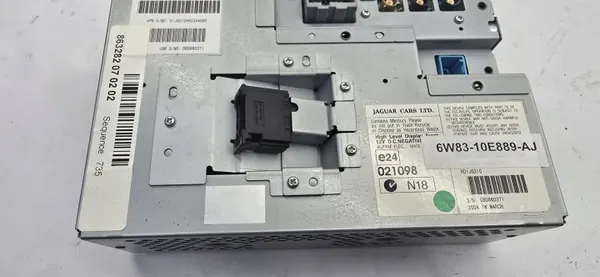 Jaguar XK/XKR Multimedia-asema OEM 6W8310E889AJ image 4