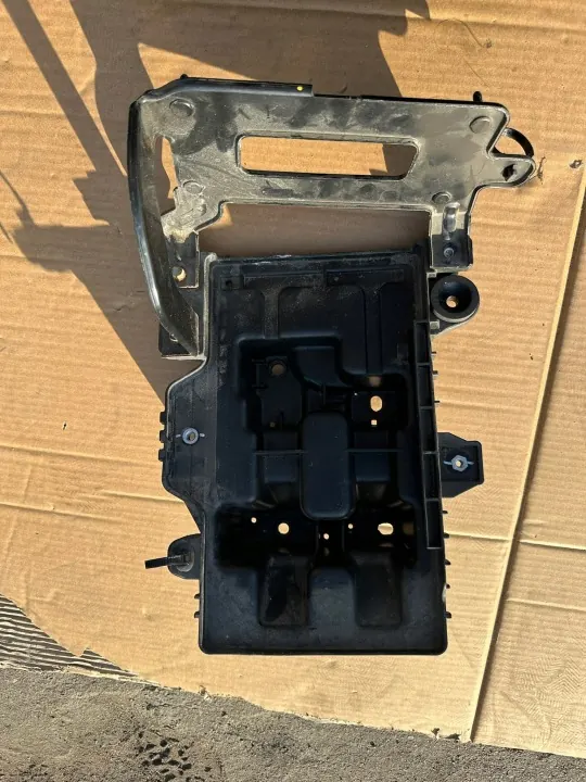 Hyundai Tucson III akkukansi OEM 37150-D7000 image 2