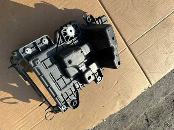 Hyundai Tucson III akkukansi OEM 37150-D7000 image 4