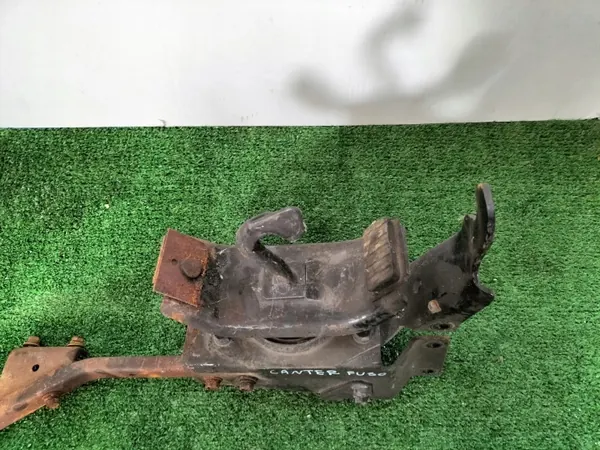 OEM UCHWYT MOCOWANIE KABINY PRAWY CANTER FUSO Cabinebevestiging Rechts image 3