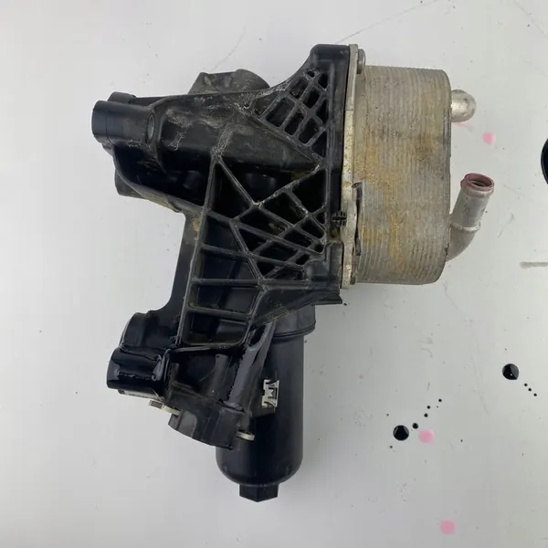 Oljekylare + filterbas Audi Q3 VW 2.0 TDI image 5