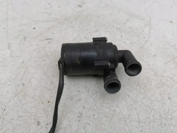 Vattencirkulationspump Audi Q7 4L 2006 7L0965561H image 3