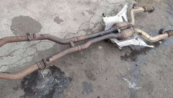 Mercedes Auspuff OEM A2054904301 A205493603 Gebraucht image 3
