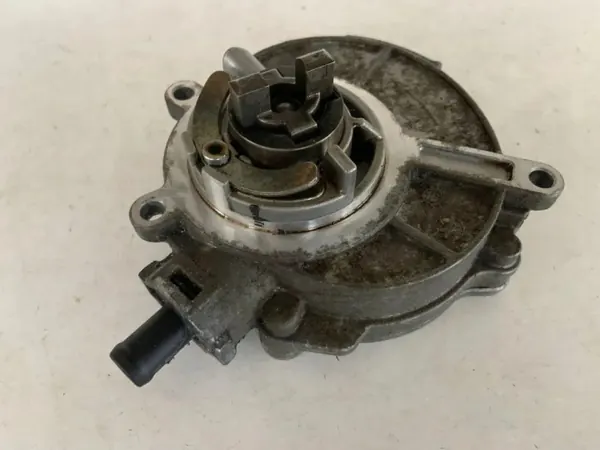 Audi Q7 Vacuümpomp OEM 06E145100Q - Gebruikt image 3
