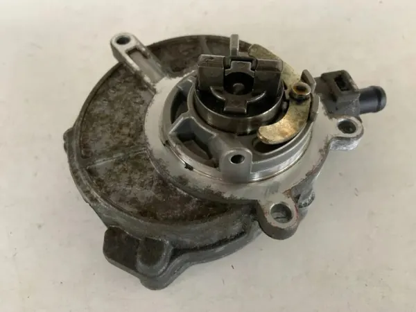 Audi Q7 Vacuümpomp OEM 06E145100Q - Gebruikt image 4