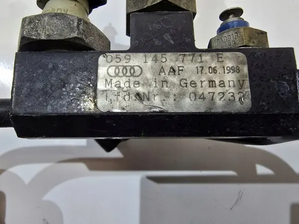 Tubo de óleo do turbo Audi A6 C5 2.5 TDI 99R OEM 059145771E image 4