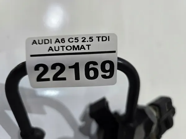 Tubo de óleo do turbo Audi A6 C5 2.5 TDI 99R OEM 059145771E image 5