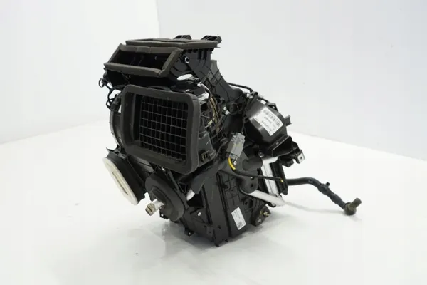 Renault Clio V värmefläkt OEM 272703658R image 3