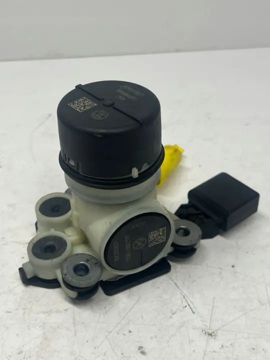 VW Passat B8 AdBlue-Pumpe OEM F01C070012 Gebraucht image 2