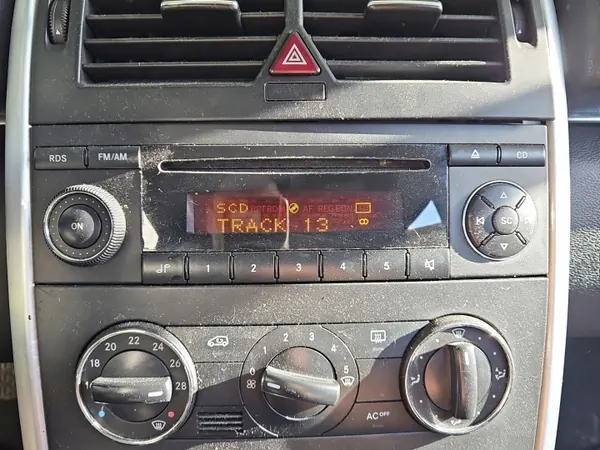 Mercedes OEM A1698200386 Tehdasradio Soitin image 2