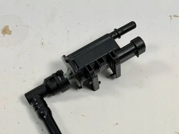 EVAP-Kraftstoffdampfventil OEM 10GM838A für Cadillac Escalade image 4