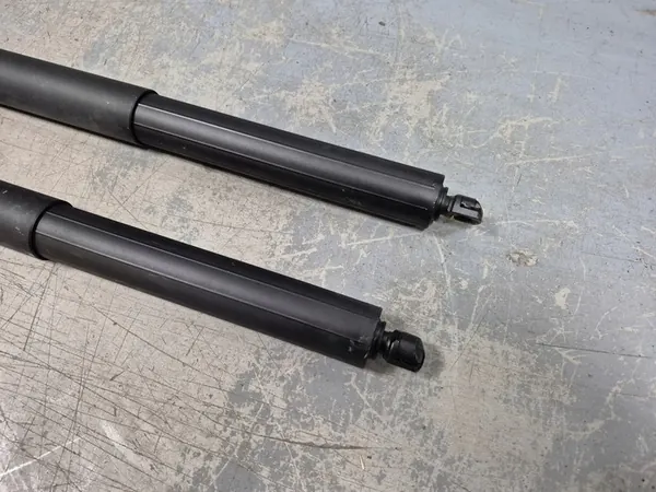 Audi Q8 4M Baklucka Ställdon Vänster Höger OEM 4M8827851J image 2