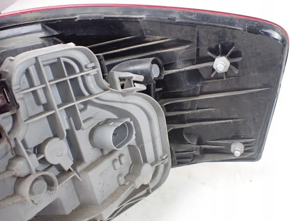 Luz Trasera Izquierda Audi A3 8P image 7