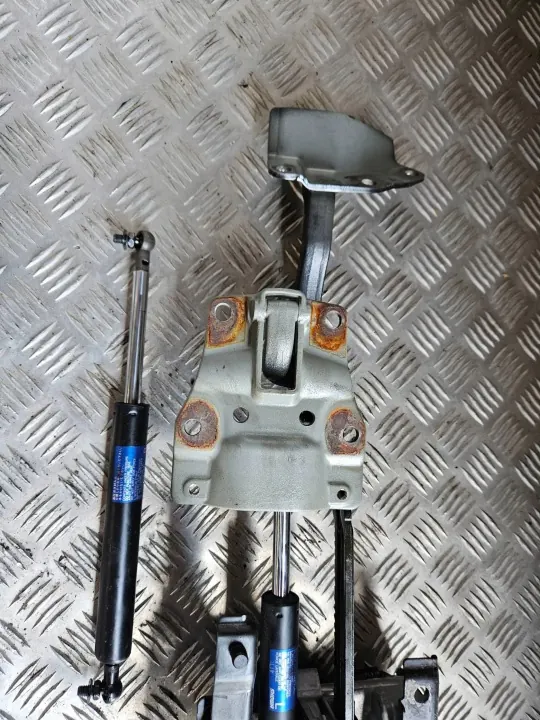 Actuador de maletero Honda Accord 2005 OEM 74962SED9013M1 image 2
