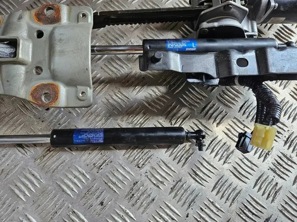 Actuador de maletero Honda Accord 2005 OEM 74962SED9013M1 image 7