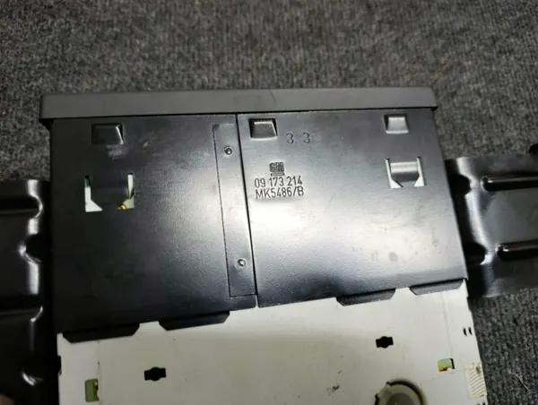 Changer de Plaque Opel Zafira A OEM 09134885 image 4