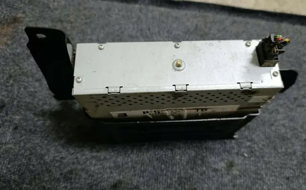 Changer de Plaque Opel Zafira A OEM 09134885 image 6