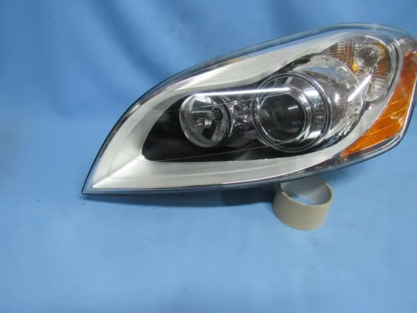 Vasen Volvo XC60 Bi-Xenon Ajovalot Ennen Facelift image 2