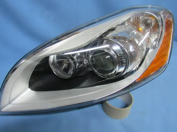 Vasen Volvo XC60 Bi-Xenon Ajovalot Ennen Facelift image 4